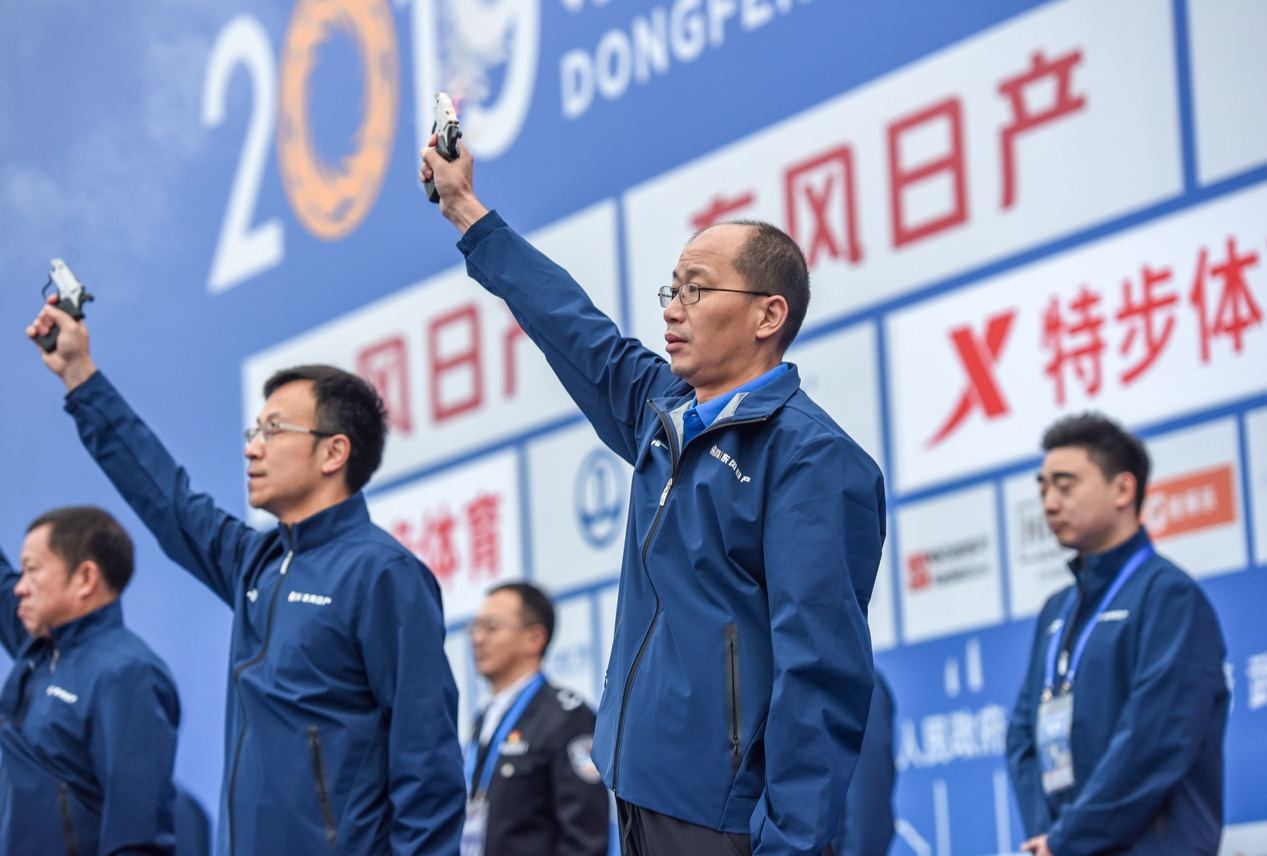 超变擎 领势先行 2019东风日产成都马拉松开跑 3万跑友赛场挥洒激情2