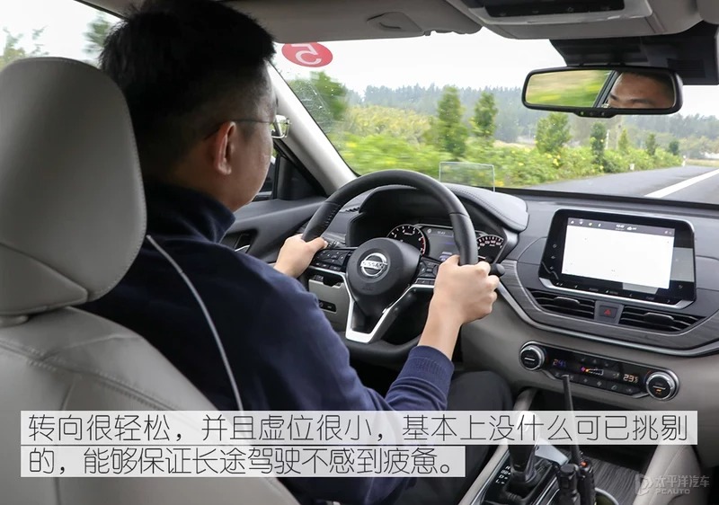 谁说日系车配置鸡肋？看新款凯美瑞和天籁谁更有料-图22