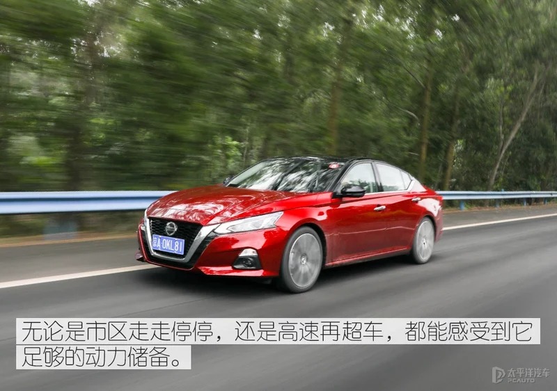 谁说日系车配置鸡肋？看新款凯美瑞和天籁谁更有料-图19